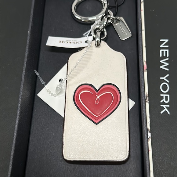 Coach Rare Heart hangtag Keychain FOB Ring Clip 58863B Leather Red Love Silver - Picture 4 of 7